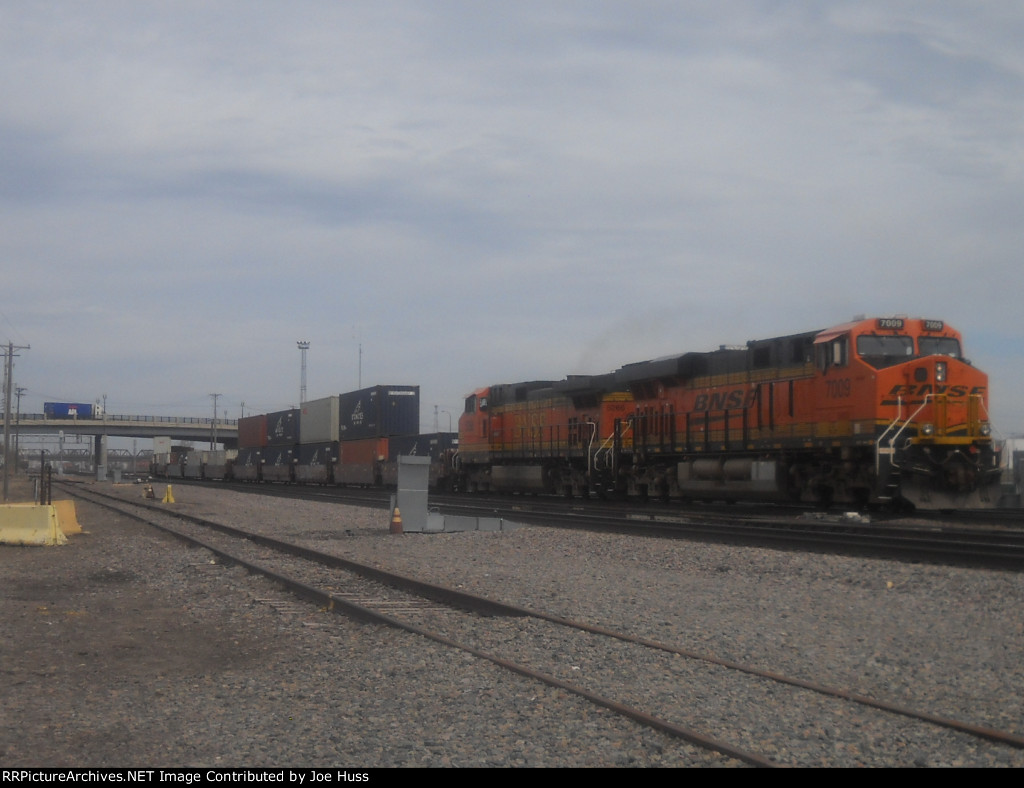 BNSF 7009 East